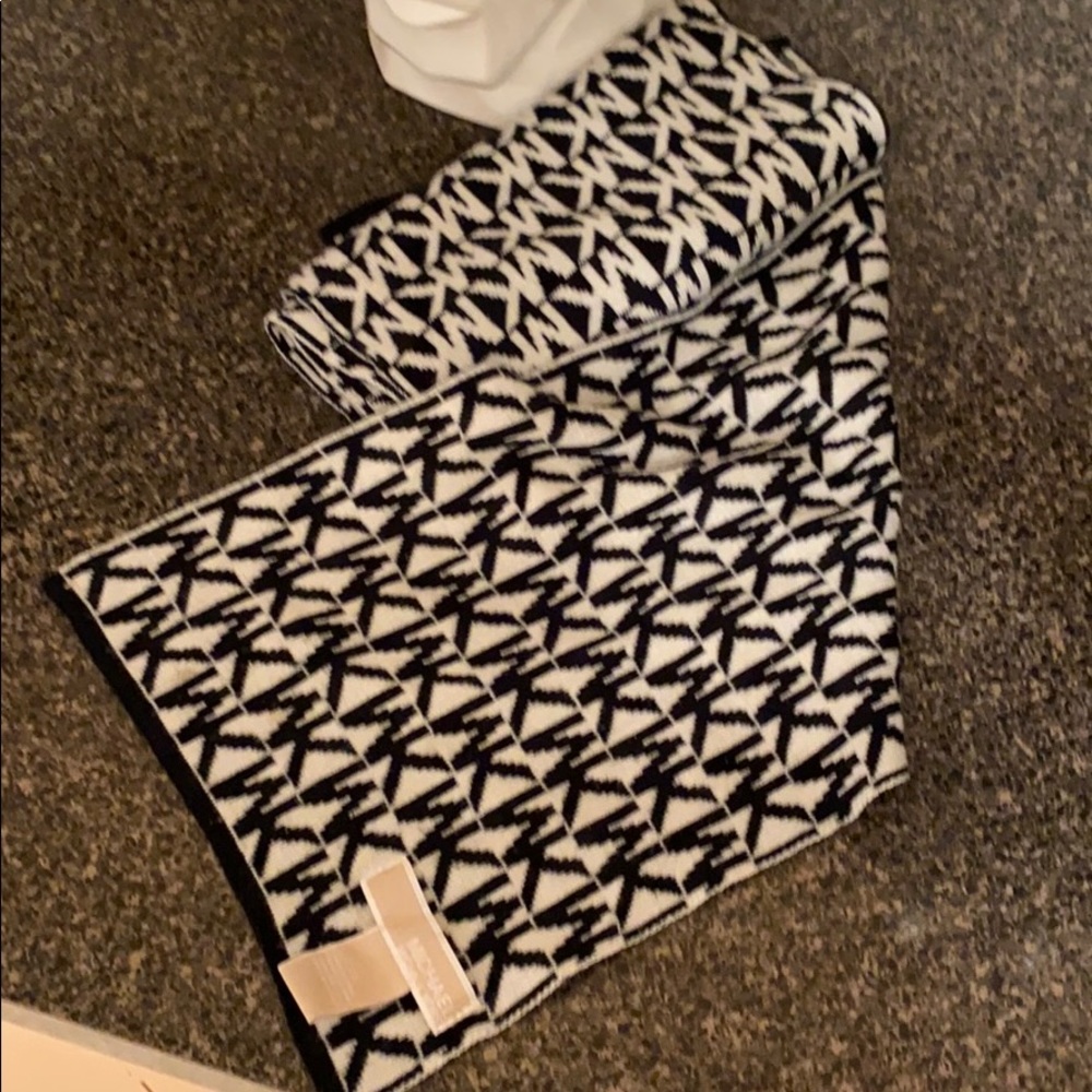 Micheal Kors Scarf